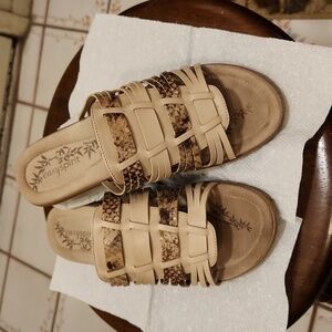 Easy Spirit Tan Sandals